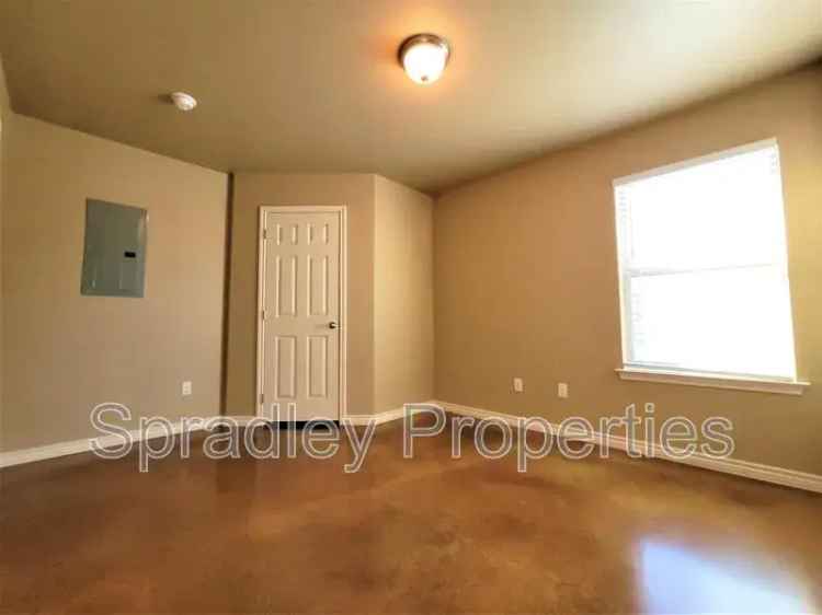 Rent Townhouse 3 Bedrooms in Belton ISD with Fenced Yard and Lawn Care