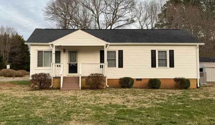 Rent Charming Three Bedroom House in Mount Holly with Spacious Living