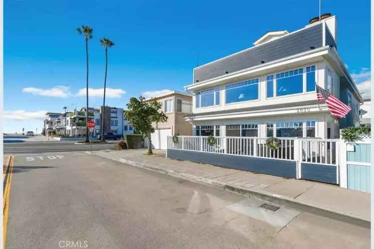 Rent Duplex in Newport Beach with Rooftop Views and Modern Upgrades