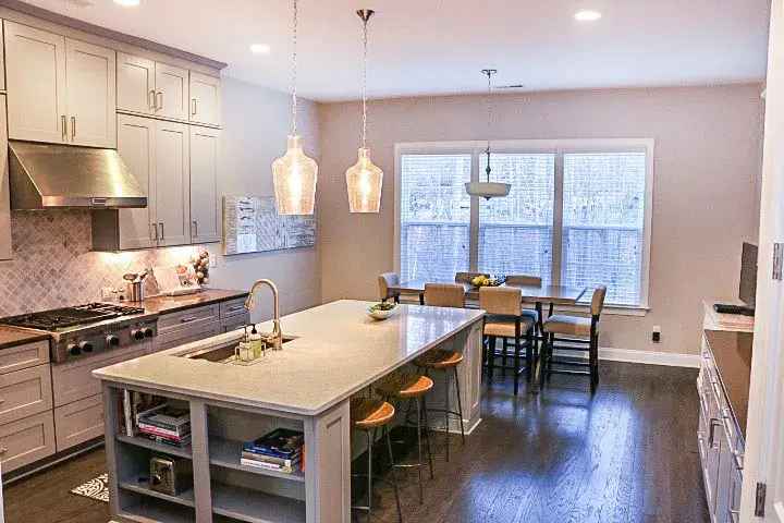 Rent Stunning Modern Apartment Unit with High-End Features Near Downtown