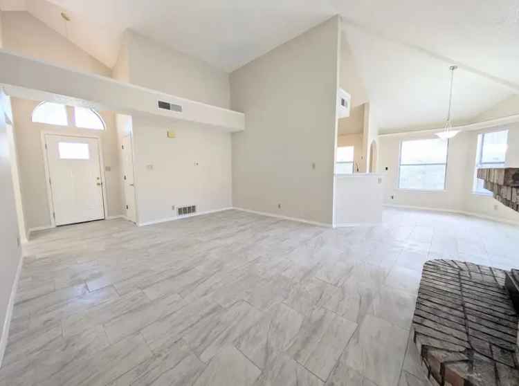 Buy 3 Bedroom Home Near I-10 with Modern Features