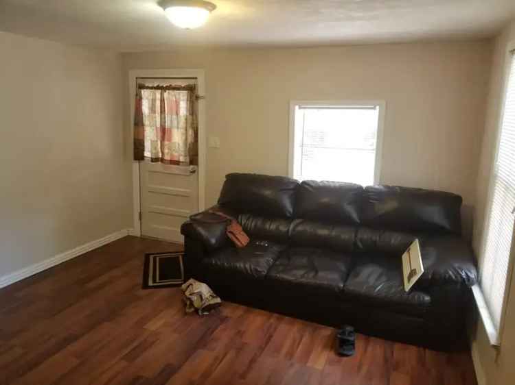 Rent Apartment Unit with Large Bedrooms and Private Yard Near Campus