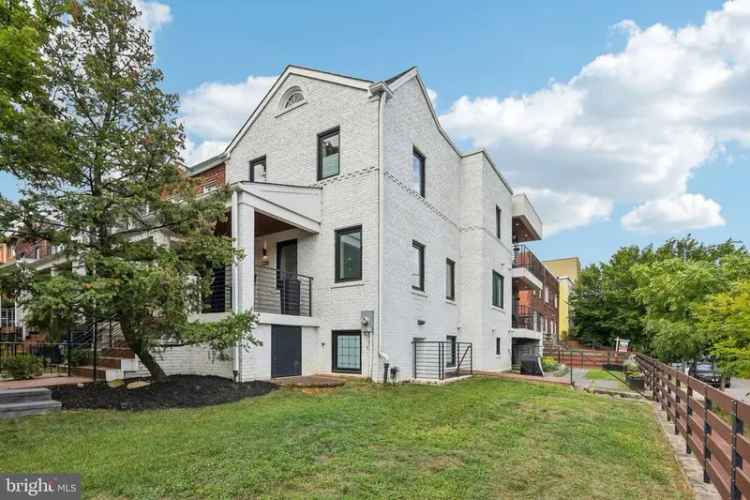 House For Sale in 128, 17th Street Northeast, Washington, District of Columbia