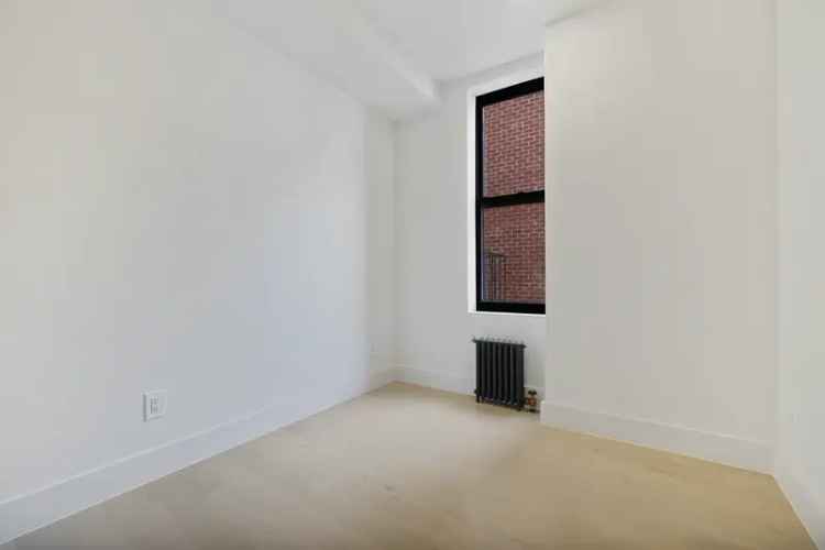 Rent Apartment in Chelsea with Large Kitchen and Spacious Bedrooms