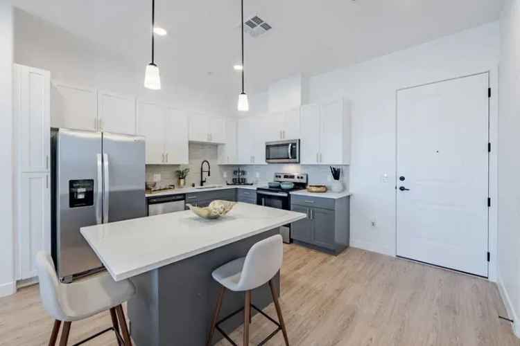 Rent Luxury Apartments with Mountain and City Views in Henderson NV