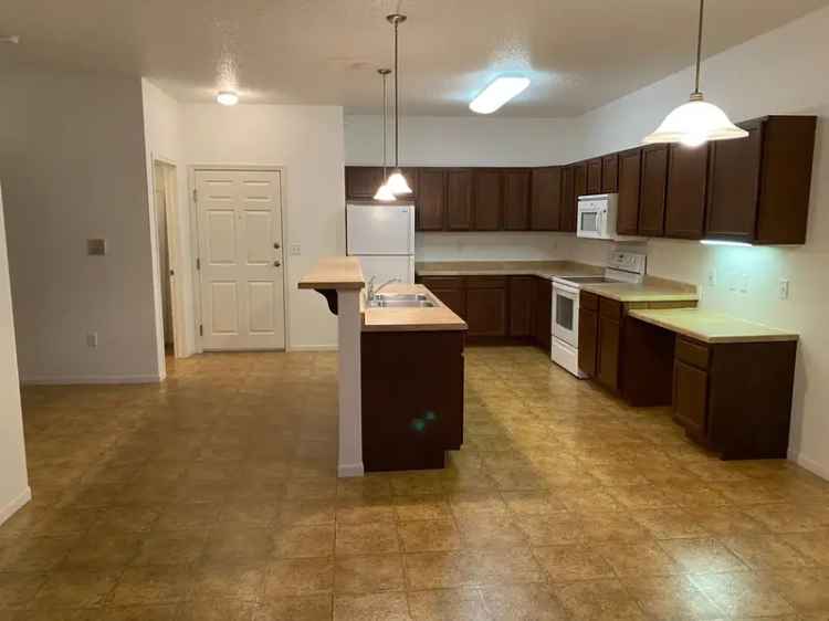 Rent Apartment in Fargo Moorhead Area with Large Units and Balconies