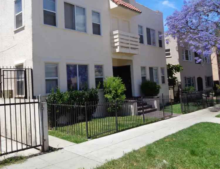 Rent 2 Bedroom Apartment in Long Beach Near Downtown with Security Features