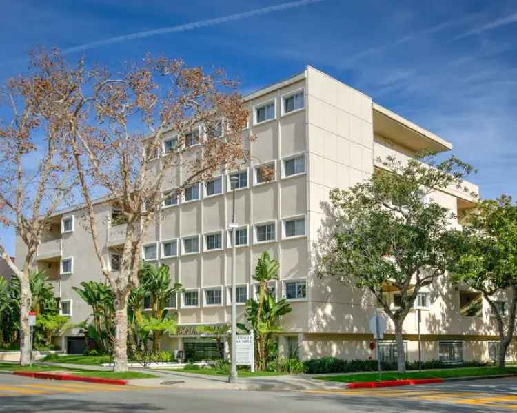 Rent Apartments in Beverly Hills with Pool and Spacious Closets