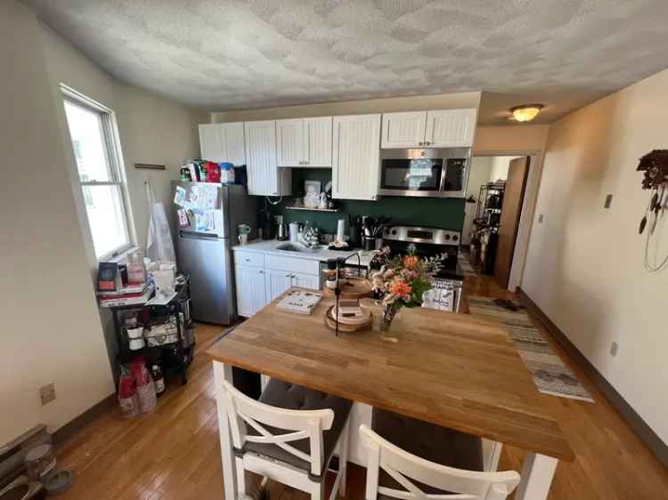 Rent Apartment Unit in Davis Square with 1 Bed and Open Kitchen