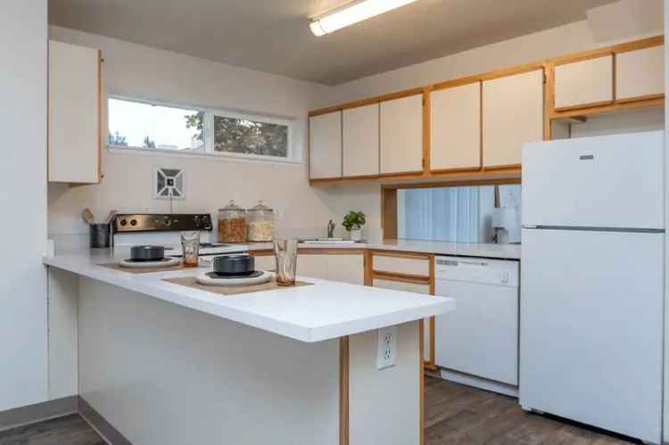 Rent Apartments in Montavilla Portland Oregon with Studio and Townhomes