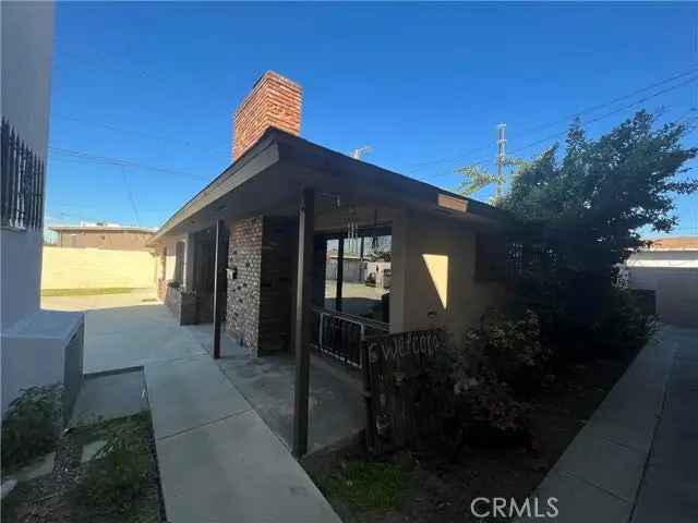 House For Sale in 1921, East Washington Street, Long Beach, California