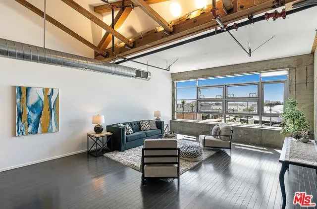 House For Sale in 530, South Hewitt Street, Los Angeles, California