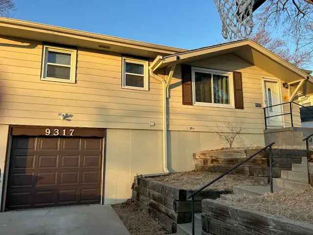 Rent Updated Home Perfect for Families Near Grocery Stores and Schools