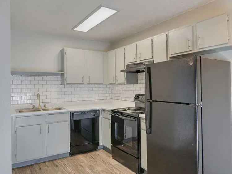 Rent Apartments at Peaks at Los Ranchos in Albuquerque NM with Modern Amenities