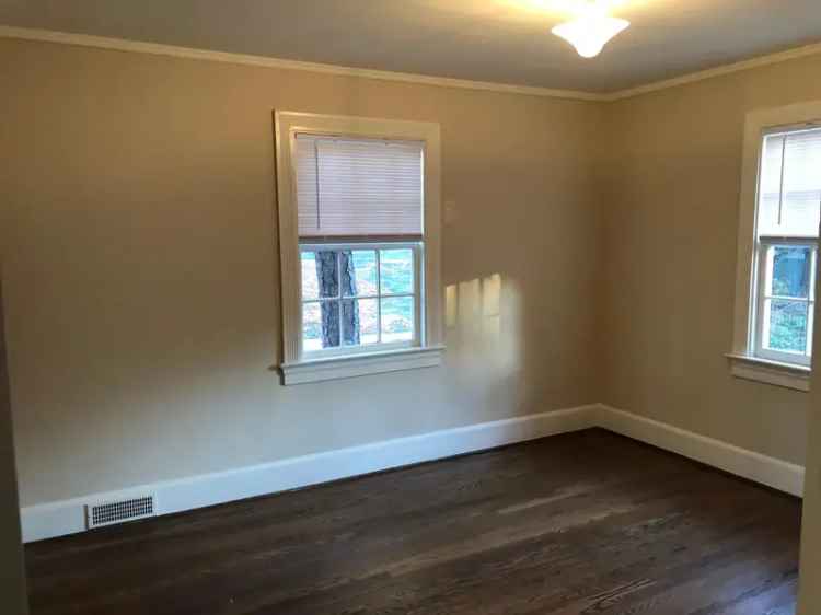 Rent 2-Bedroom Duplex Near Downtown Fayetteville with Yard