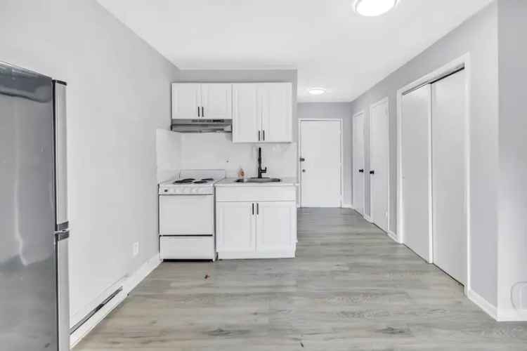 Rent Studio Apartment on Main Ave with Ample Storage Near Dining Options