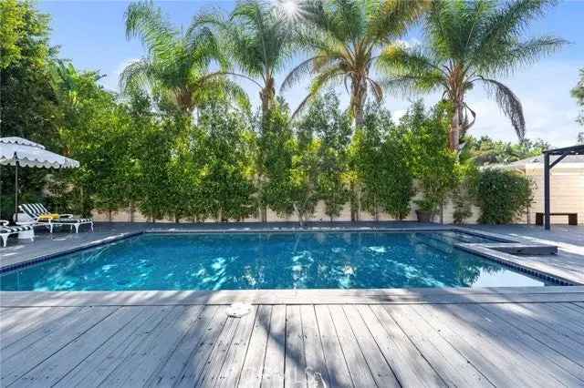 House For Sale in 752, North Sycamore Avenue, Los Angeles, California