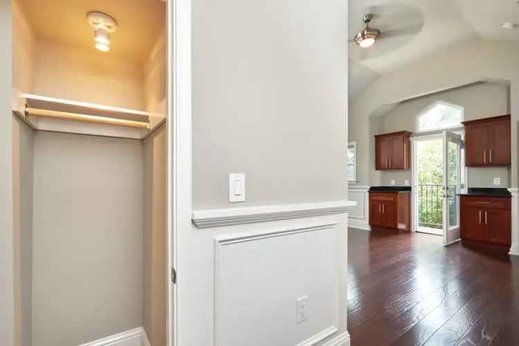 Rent stylish apartments in San Rafael with proximity to downtown and parks