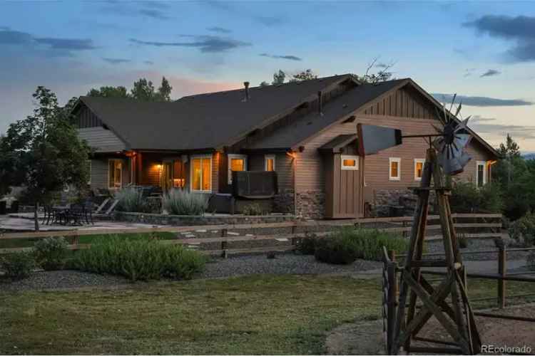 Luxury buy house with equestrian access near Denver with premium features