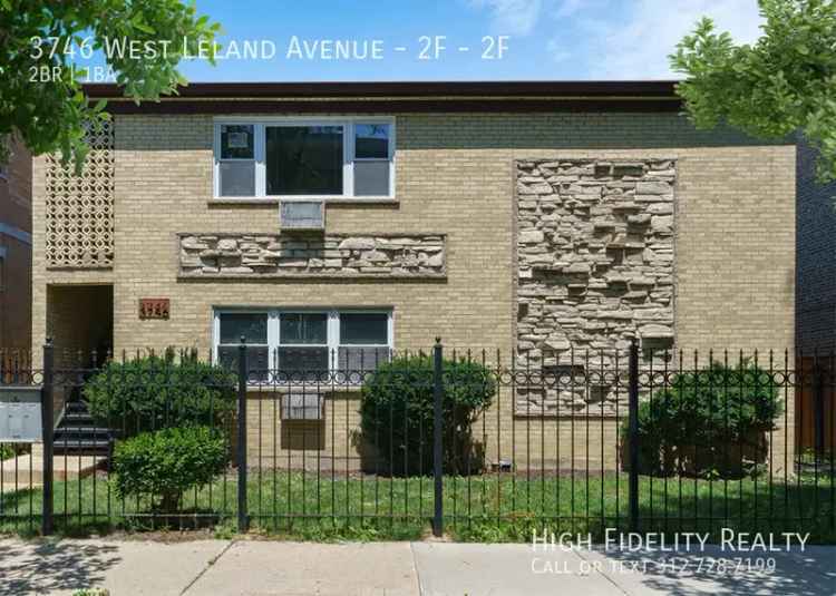 Rent 2 Bedroom Apartment in Albany Park with Modern Amenities