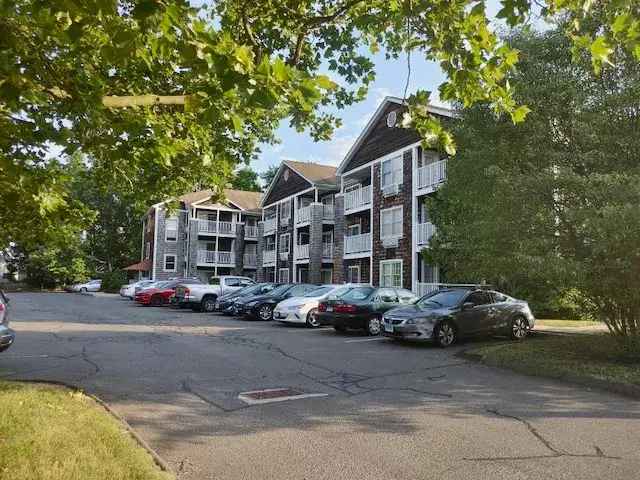 Rent one bedroom apartment in Plainville New England style building