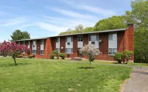 Rent Spacious Apartments in Meadoway Gardens with Free Heat and Hot Water