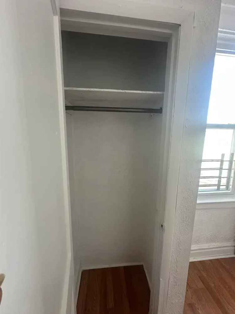 Apartment for Rent in Freshly Painted 3 Bedroom with Backyard