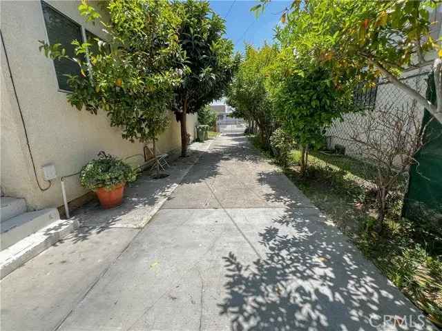 House For Sale in 1507, West 82nd Street, Los Angeles, California