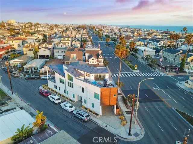 House For Sale in 4401,4405, Channel Place, Newport Beach, California