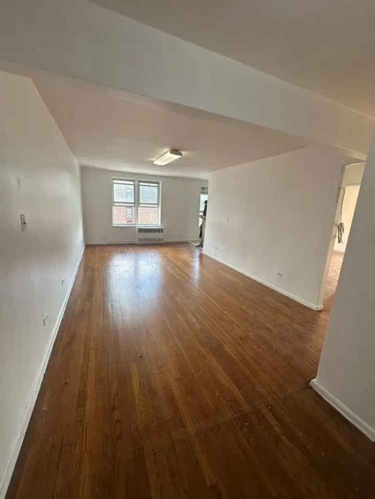 Rent Apartment Unit Near Subway with Natural Light and Pet-Friendly Features