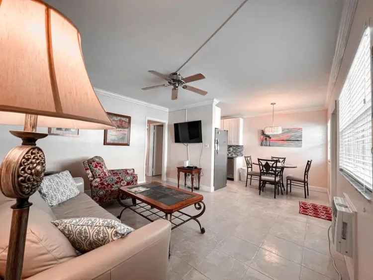 Rent Apartment in Florida with Small Pets Allowed Near 5th Ave and Naples Beach