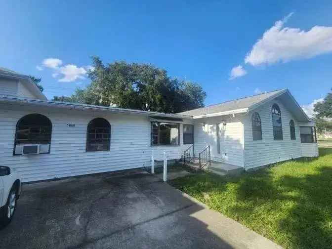 Rent Spacious Home Near Walmart and Eastern Florida State College