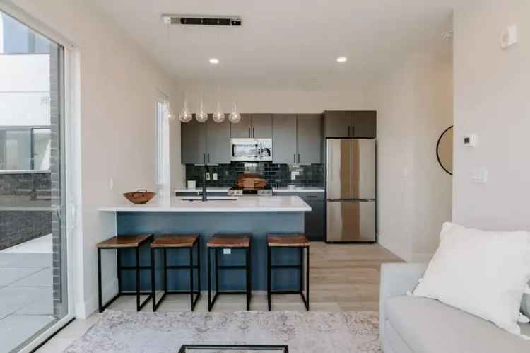 Rent Luxury Apartments Near 14th and Jay with Modern Amenities