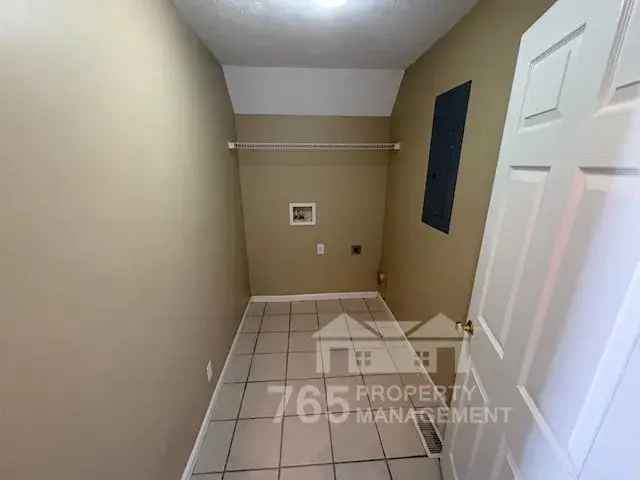 Rent 3 Bedroom Duplex Townhome in a Great Neighborhood with Garage