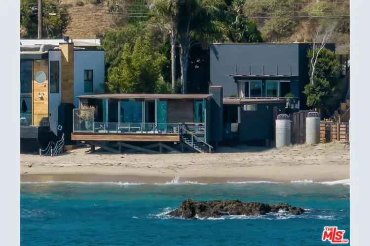 Luxury beach house for rent in Malibu with ocean views and guest house