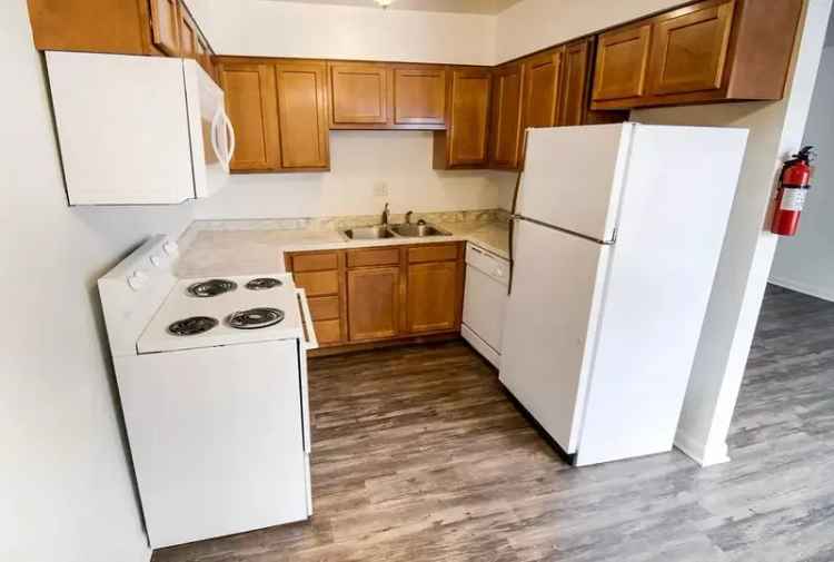 Rent 2 Bedroom Apartment Near IMU and Kirkwood in Bloomington