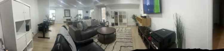 Rent Luxury Apartment Unit with Modern Amenities Near Downtown Atlanta