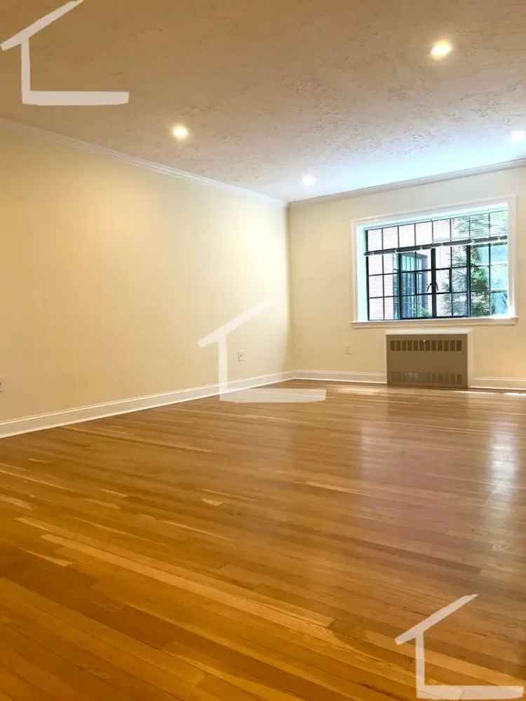 Rent 2 Bedroom Apartment in Brookline with Modern Amenities