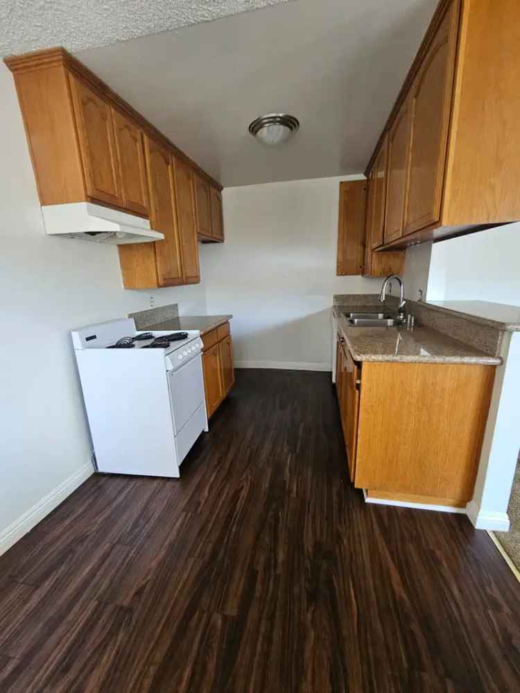 Rent Beautiful Renovated Apartments in Torrance with Pool and Amenities