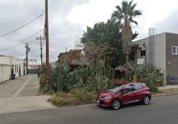 House For Sale in 5421, Denny Avenue, Los Angeles, California