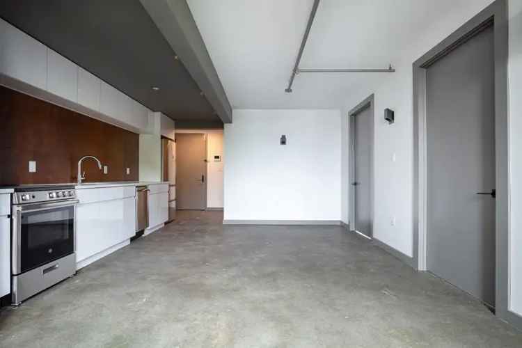 Rent 3 Bedroom Apartment with Huge Private Roofdeck Available ASAP