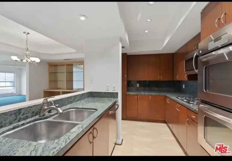 Rent Apartment Unit in Brentwood 2 Bed 2.5 Bath with Modern Features