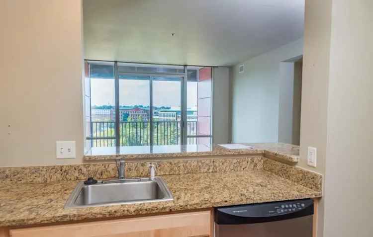 Rent 2 Bedroom Apartment in Rivertower with Great Amenities