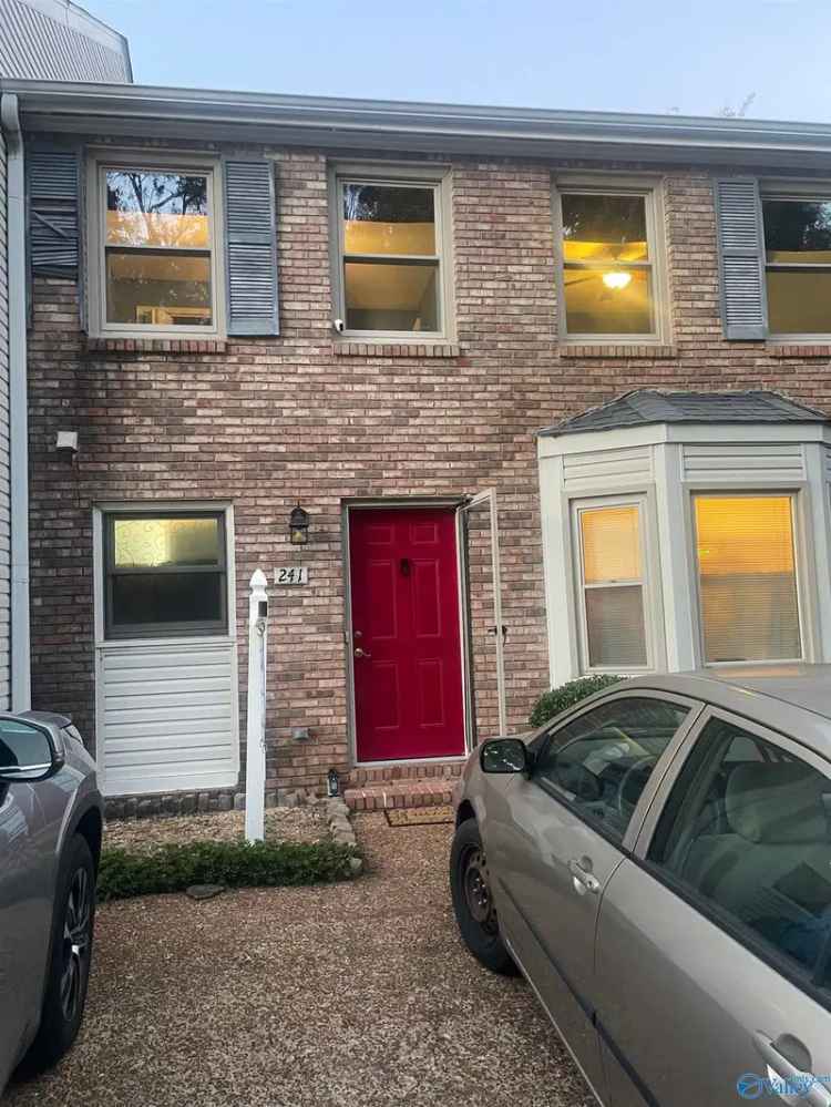 Rent Townhouse in Great Location with Recent Updates