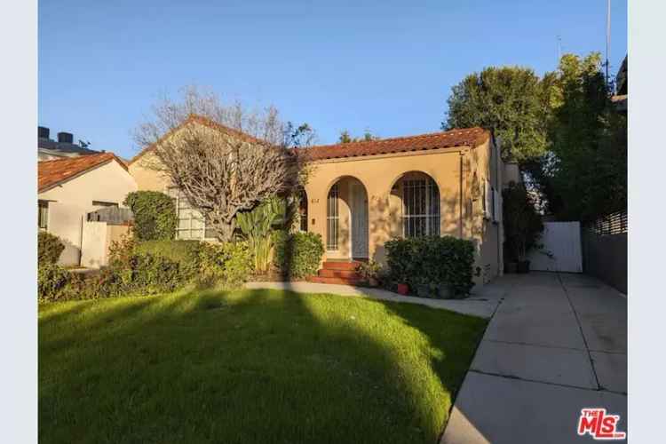 House For Sale in 812, North Genesee Avenue, Los Angeles, California