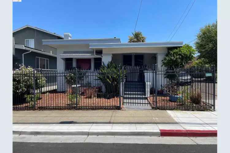 Buy Corner Bungalow in Emeryville with Updated Kitchen and 3 Bedrooms