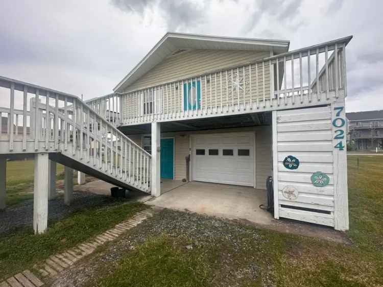 Rent Charming Home in Surf City with Water View and Great Amenities