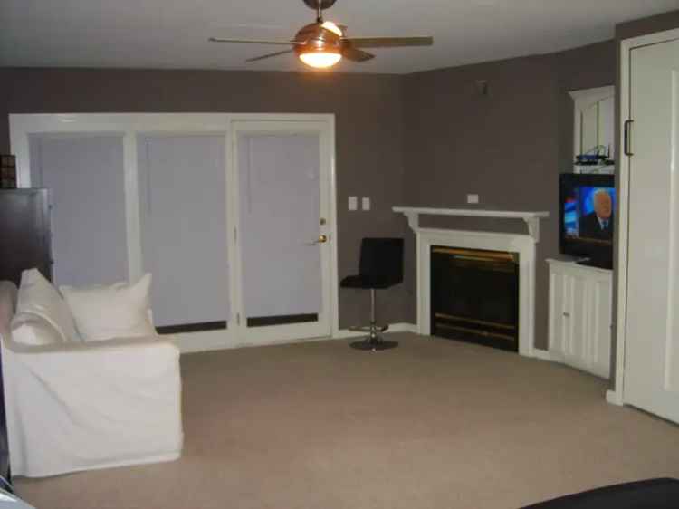 Sublet Furnished Apartment Unit in Crescent Hill with Pool and Amenities