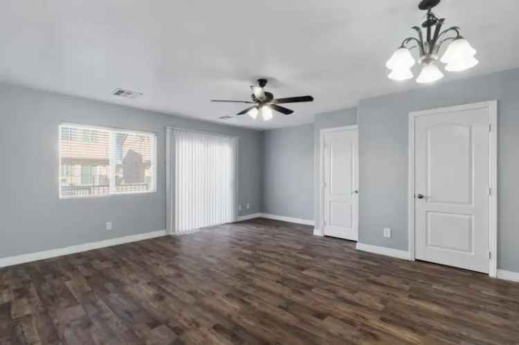 Rent 3 Bedroom 2.5 Bathroom Townhomes in Gated Community