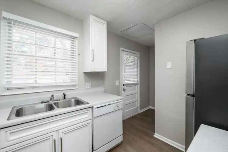 Rent Apartment at The Village at Reynolds Townhomes with Modern Features